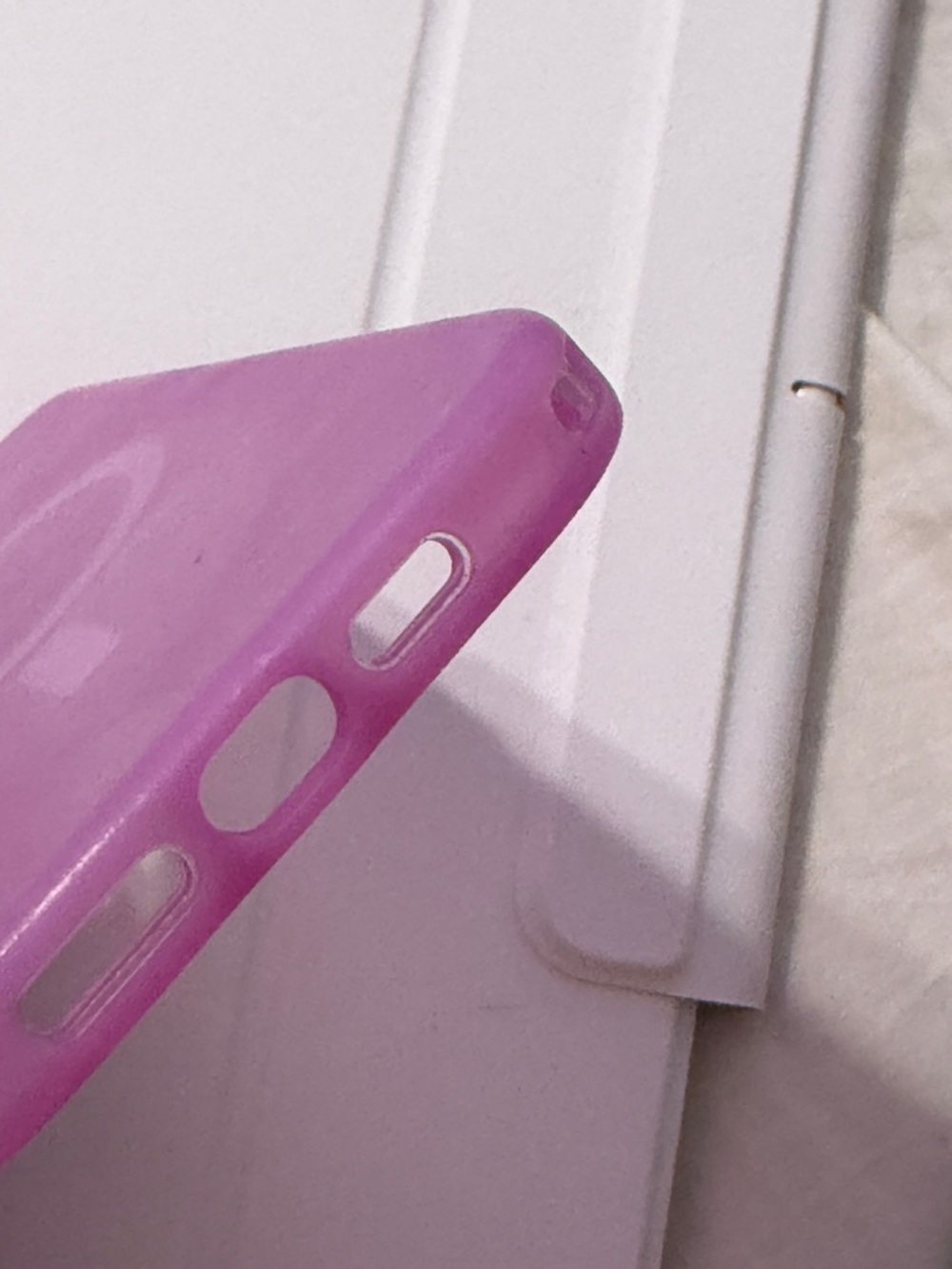 OtterBox MagSafe-Compatible iPhone 15 ProMax Case in Lavender Pink - Picture 7 of 16